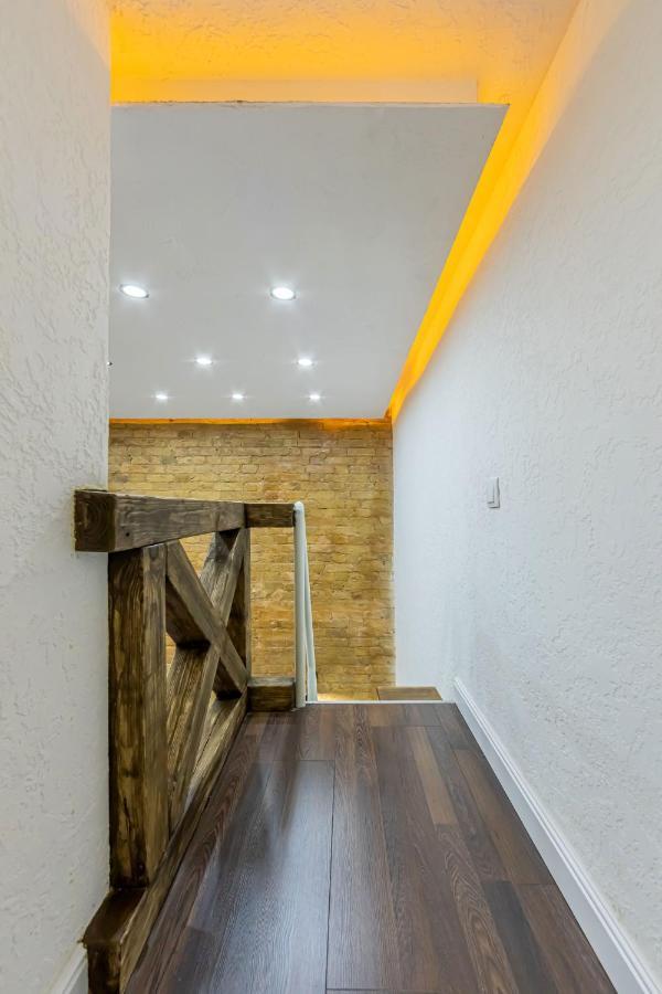 Kyiv Brown Loft Apartment ภายนอก รูปภาพ